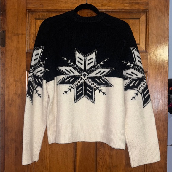 Abercrombie & Fitch Women’s Madeline crew sweater - Picture 8 of 8